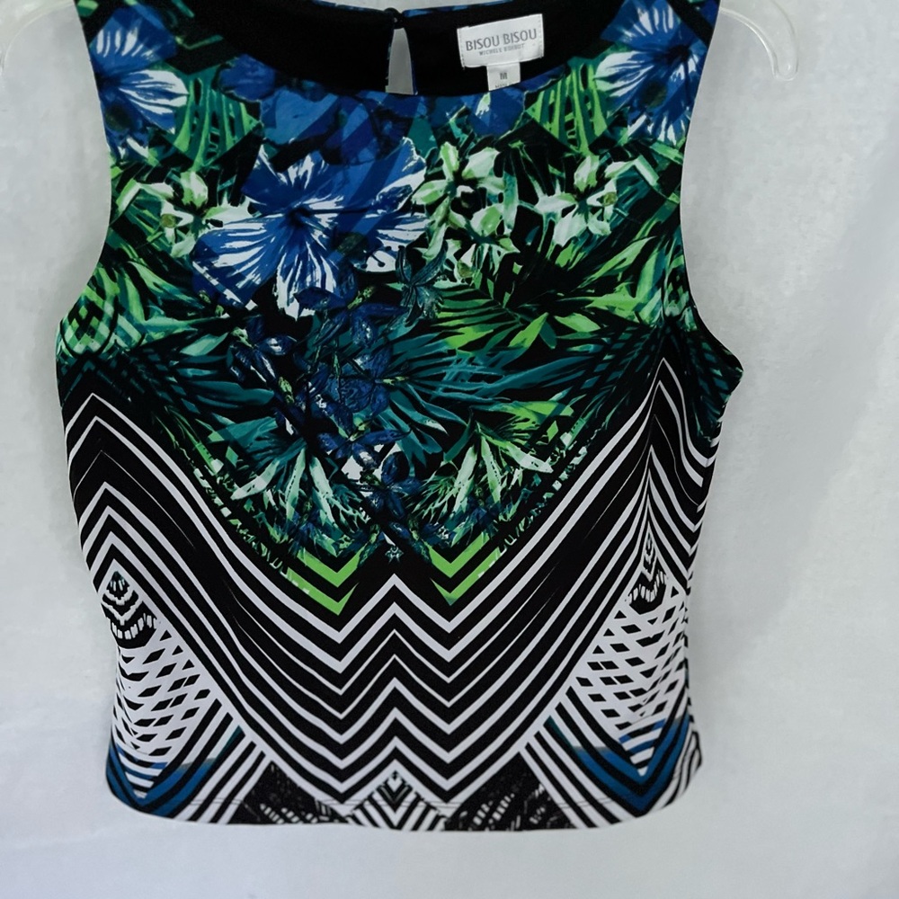 Bisou Bisou Sleeveless Floral/Graphic Top
